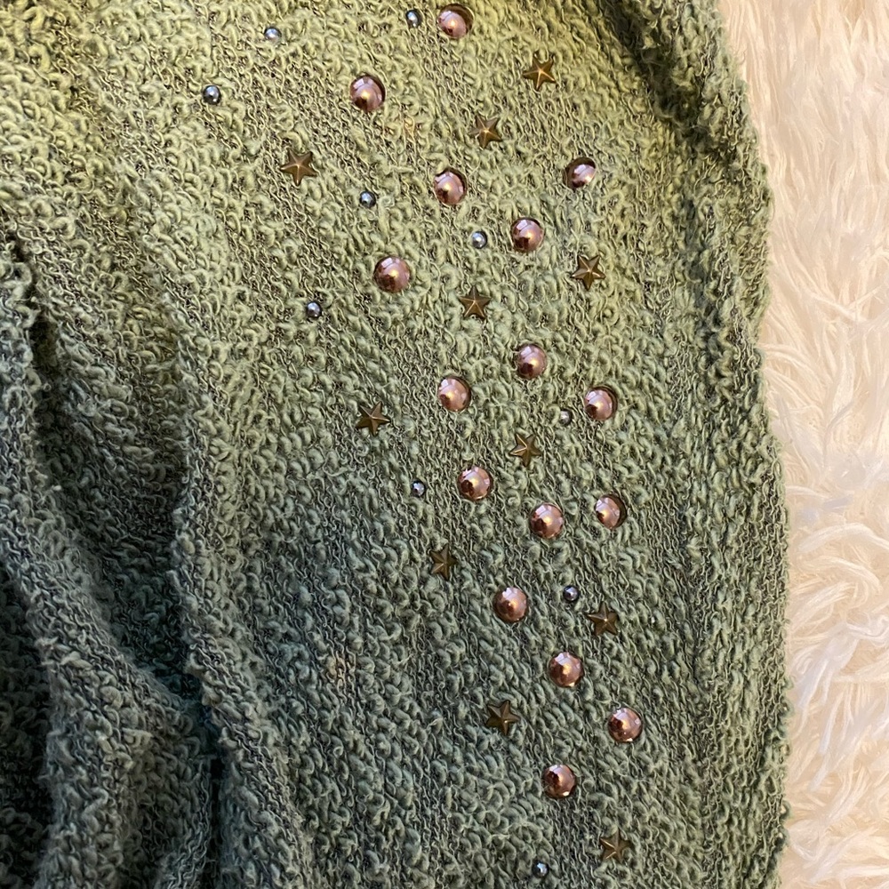 🌻 Fuzzy Sweater - Picture 3 of 3